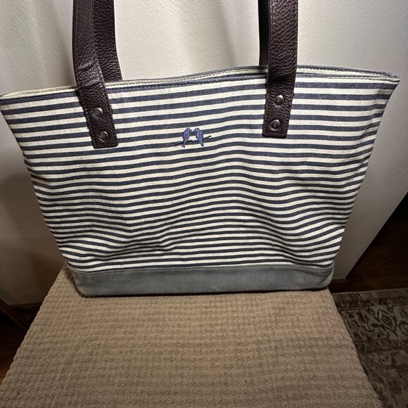 Chloe + Isabel Large Carryall Tote + Pouch - Picture 9 of 13